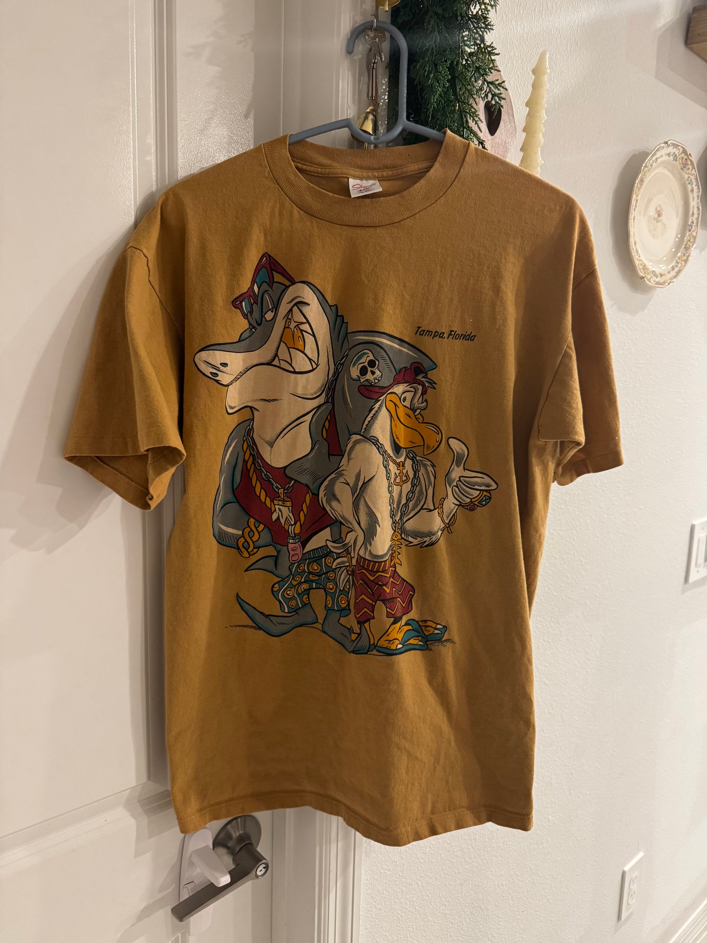 VTG Tampa FL shark & pelican tee